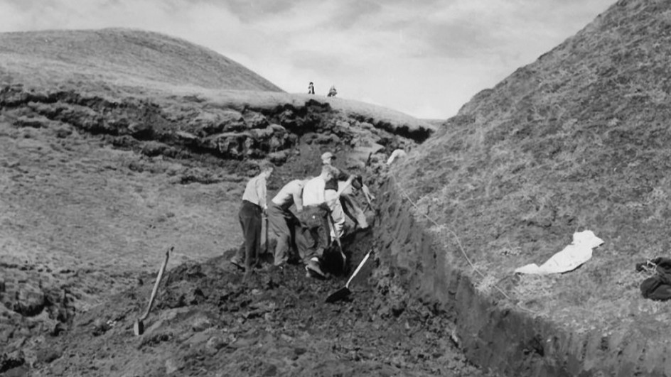 Veibygging i Eldgjá i 1954, som Guðmundur Jónasson og hans ansatte bygde. Foto: Hörður Þórarinsson